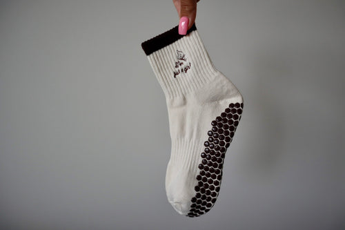 PILATES GRIP SOCKS - OAT LATTE