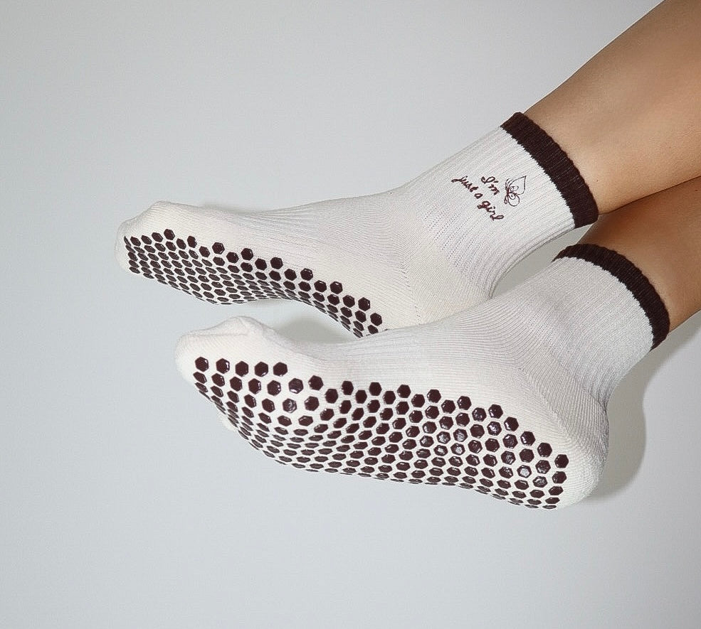 PILATES GRIP SOCKS - OAT LATTE